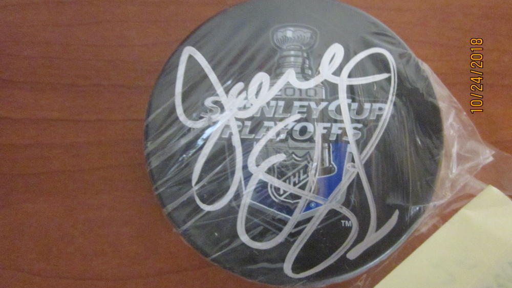 Joel Quenneville Chicago Blackhawks signed 2010 Stanley Cup Puck COA