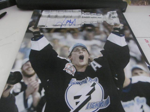 Vinny Lecavalier Tampa Bay Lightning signed Stanley Cup 11x14 Photo COA 